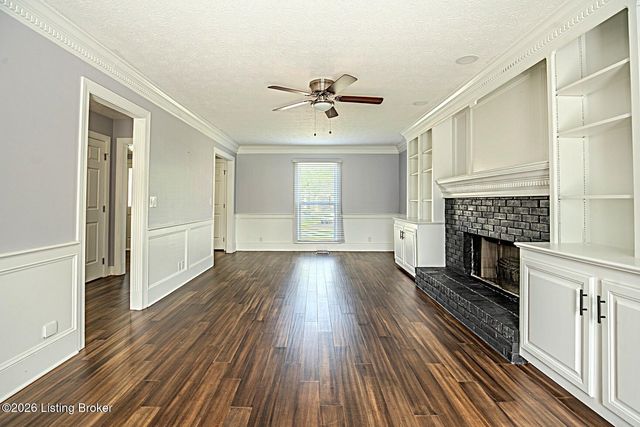 8208 Brookhollow Ct, Louisville, KY 40220