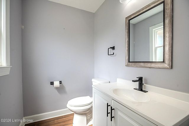 8208 Brookhollow Ct, Louisville, KY 40220