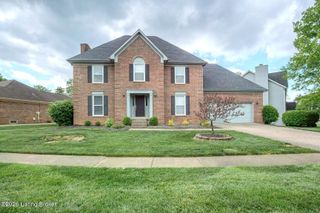 8208 Brookhollow Ct, Louisville, KY 40220