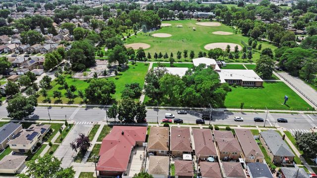 2940 W 83rd Street, Chicago, IL 60652