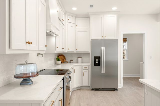 2 Granshire Lane, Bella Vista, AR 72714