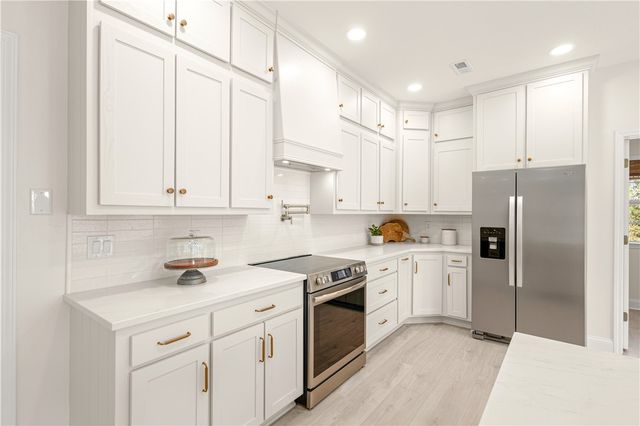 2 Granshire Lane, Bella Vista, AR 72714