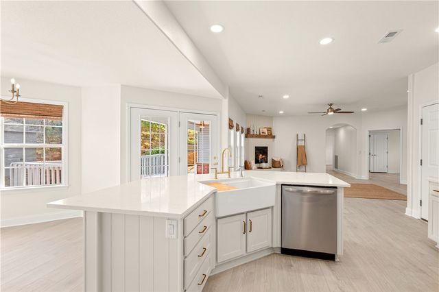 2 Granshire Lane, Bella Vista, AR 72714