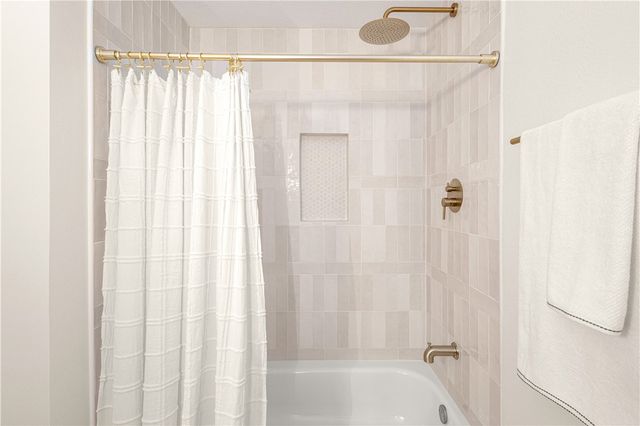 2 Granshire Lane, Bella Vista, AR 72714