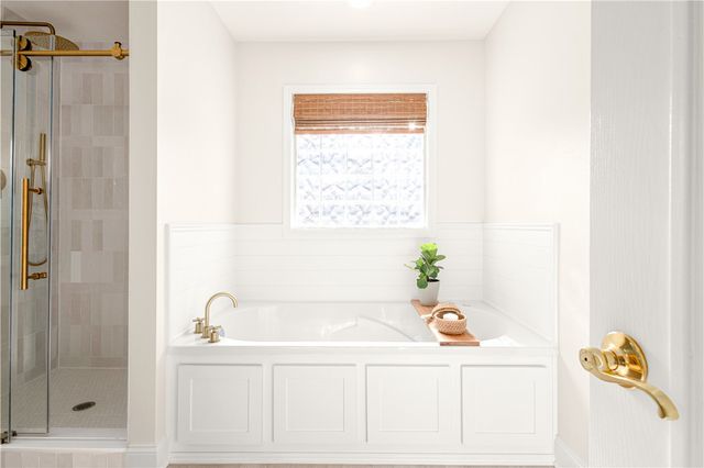 2 Granshire Lane, Bella Vista, AR 72714