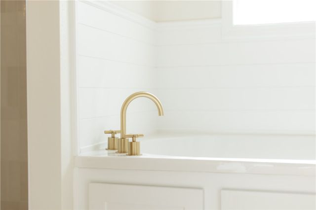 2 Granshire Lane, Bella Vista, AR 72714