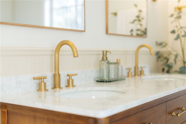 2 Granshire Lane, Bella Vista, AR 72714