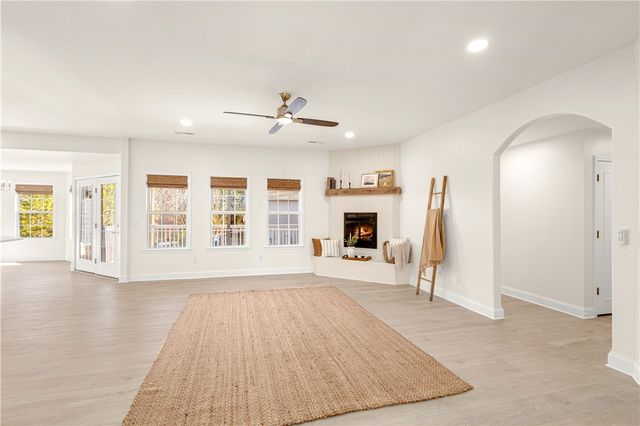 2 Granshire Lane, Bella Vista, AR 72714