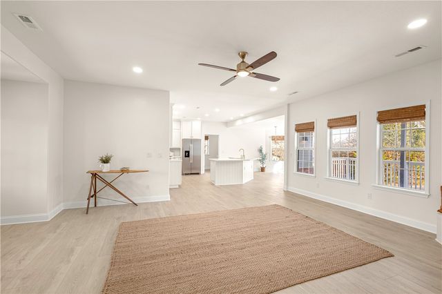 2 Granshire Lane, Bella Vista, AR 72714