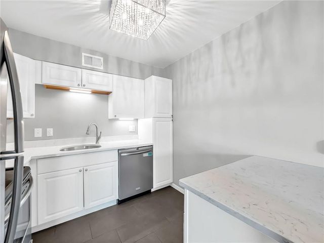 4426 Jarboe Street 5, Kansas City, MO 64111