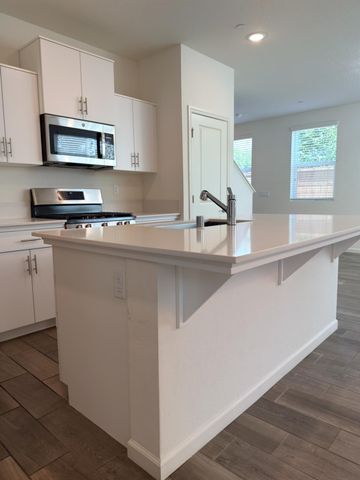 2008 N Walling Lane, Clovis, CA 93619
