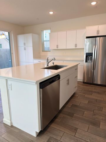 2008 N Walling Lane, Clovis, CA 93619