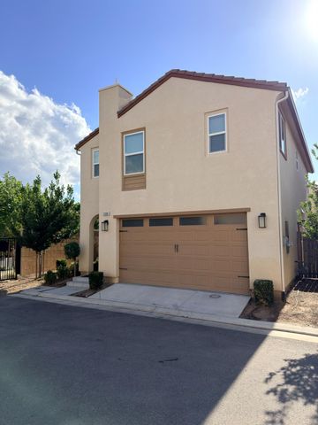 2008 N Walling Lane, Clovis, CA 93619