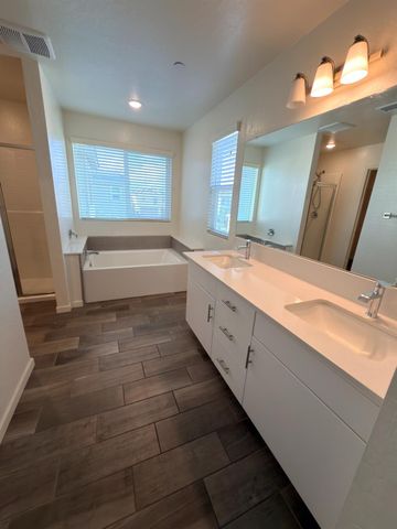 2008 N Walling Lane, Clovis, CA 93619