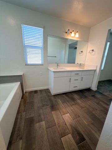 2008 N Walling Lane, Clovis, CA 93619