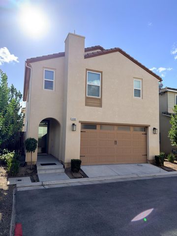 2008 N Walling Lane, Clovis, CA 93619