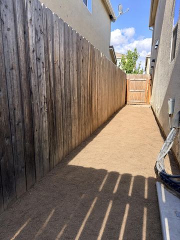 2008 N Walling Lane, Clovis, CA 93619