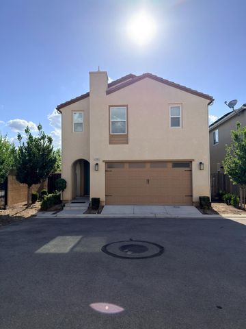 2008 N Walling Lane, Clovis, CA 93619