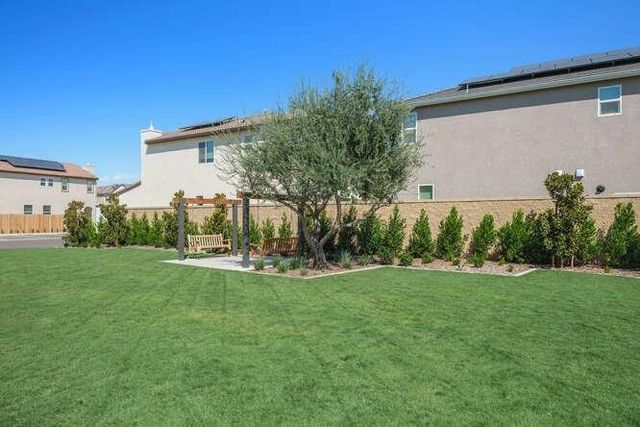 2008 N Walling Lane, Clovis, CA 93619