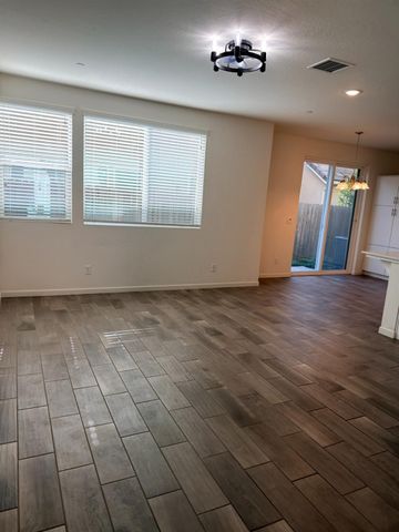 2008 N Walling Lane, Clovis, CA 93619