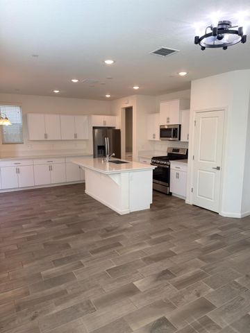 2008 N Walling Lane, Clovis, CA 93619