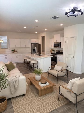 2008 N Walling Lane, Clovis, CA 93619
