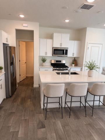 2008 N Walling Lane, Clovis, CA 93619