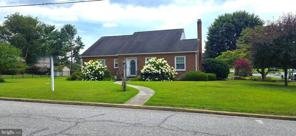 Image 2 of property listing at 109 NORTHEAST AVE, Waynesboro, PA 17268