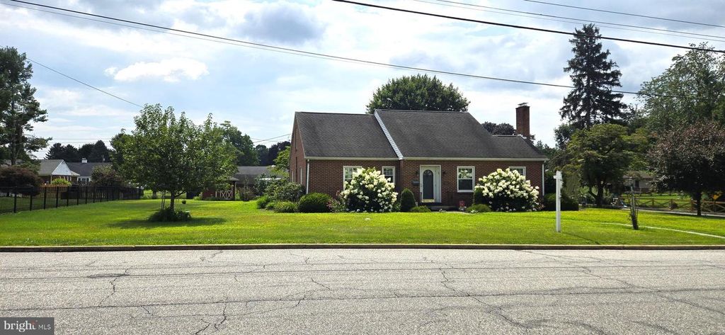 Image 3 of property listing at 109 NORTHEAST AVE, Waynesboro, PA 17268