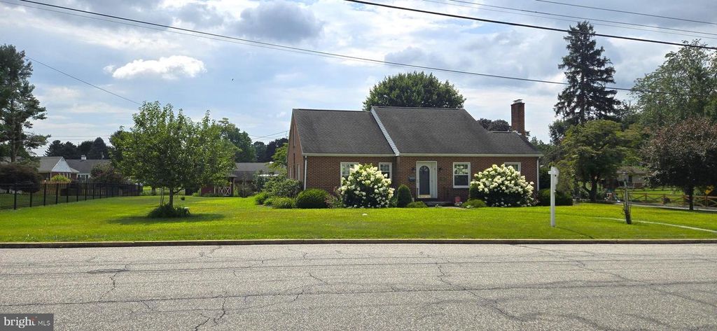 Image 4 of property listing at 109 NORTHEAST AVE, Waynesboro, PA 17268