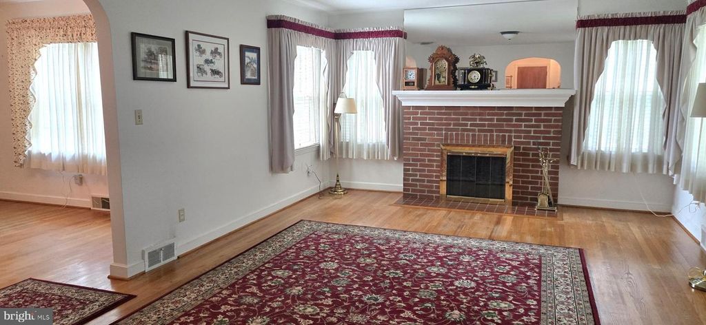 Image 9 of property listing at 109 NORTHEAST AVE, Waynesboro, PA 17268