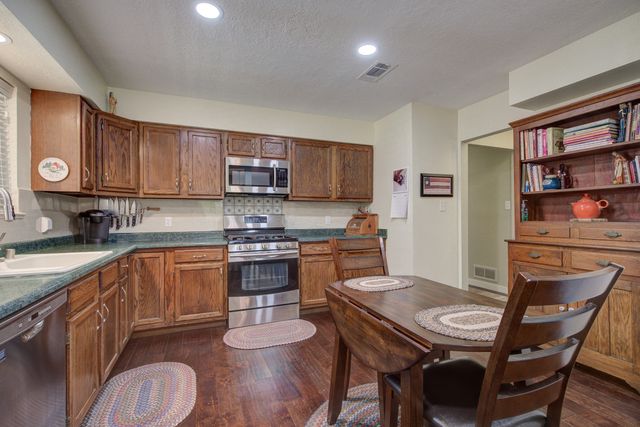 2412 Hiawatha Drive NE, Albuquerque, NM 87112