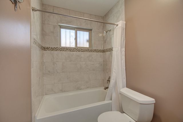 2412 Hiawatha Drive NE, Albuquerque, NM 87112