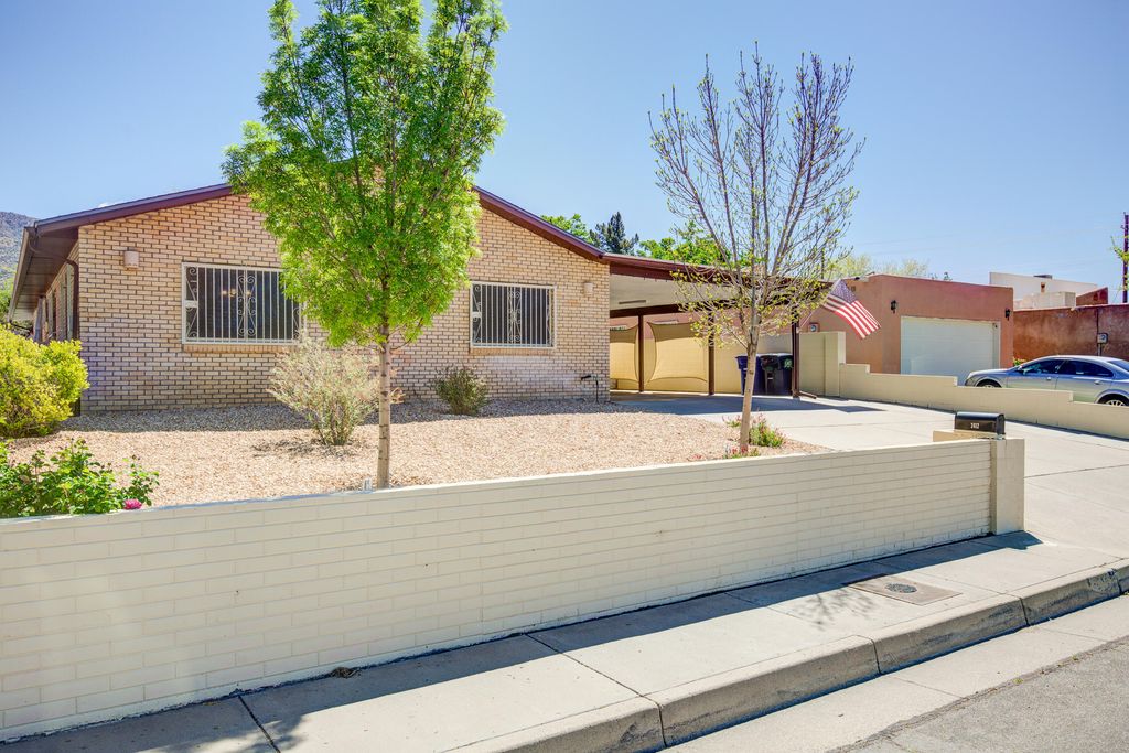 2412 Hiawatha Drive NE, Albuquerque, NM 87112