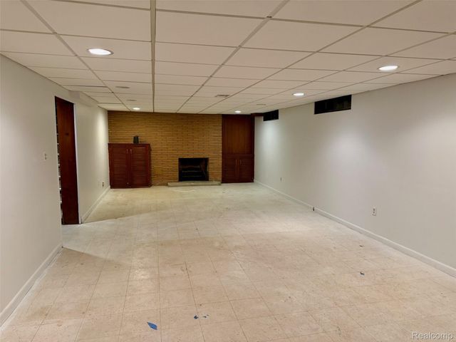 17617 Avilla Blvd Boulevard, Lathrup Village, MI 48076