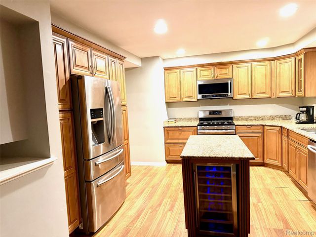 17617 Avilla Blvd Boulevard, Lathrup Village, MI 48076