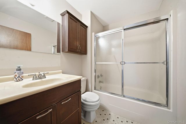 215 E Main Street 10, East Islip, NY 11730