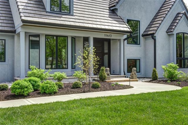 11413 Manor Road, Leawood, KS 66211