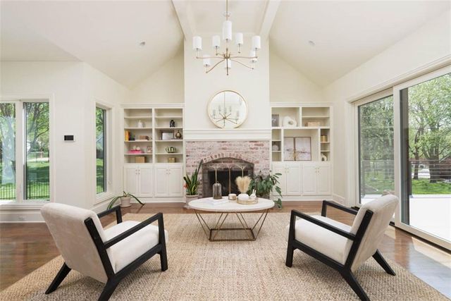 11413 Manor Road, Leawood, KS 66211
