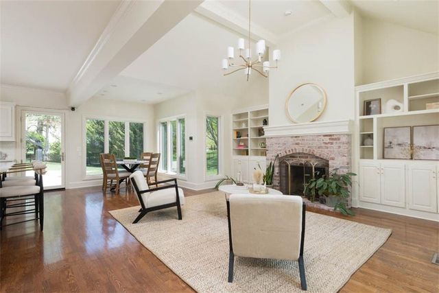 11413 Manor Road, Leawood, KS 66211