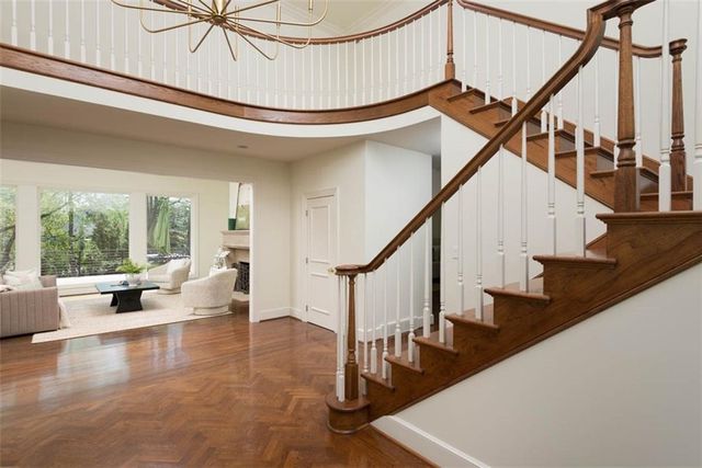 11413 Manor Road, Leawood, KS 66211