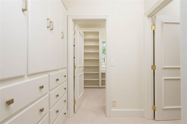 11413 Manor Road, Leawood, KS 66211