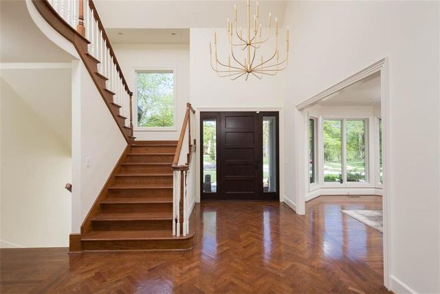 11413 Manor Road, Leawood, KS 66211