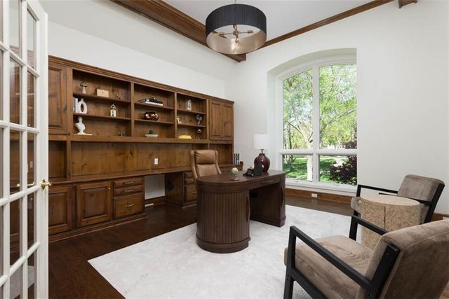 11413 Manor Road, Leawood, KS 66211