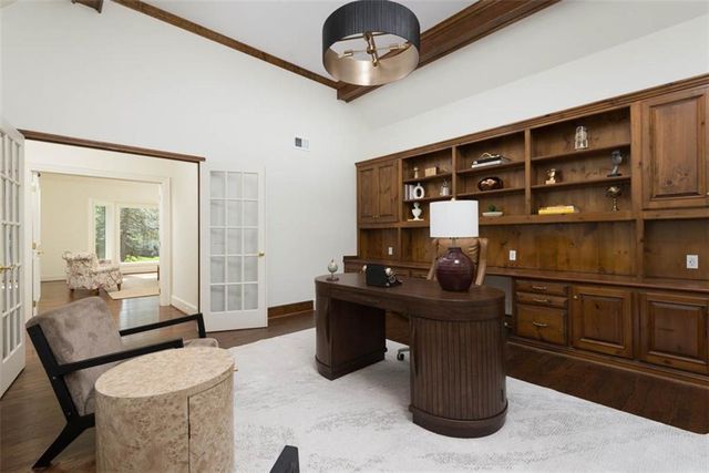 11413 Manor Road, Leawood, KS 66211