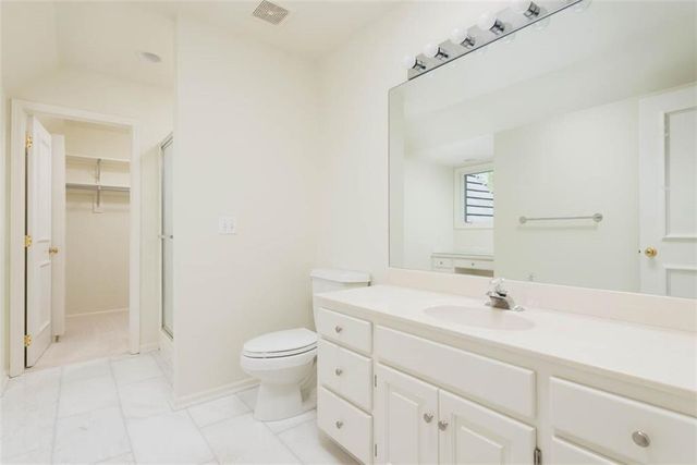 11413 Manor Road, Leawood, KS 66211