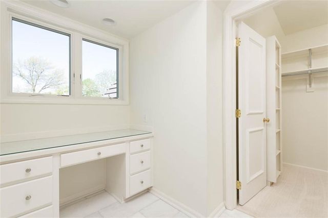 11413 Manor Road, Leawood, KS 66211
