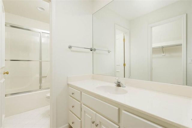 11413 Manor Road, Leawood, KS 66211