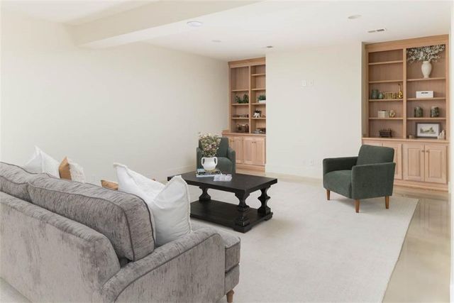 11413 Manor Road, Leawood, KS 66211