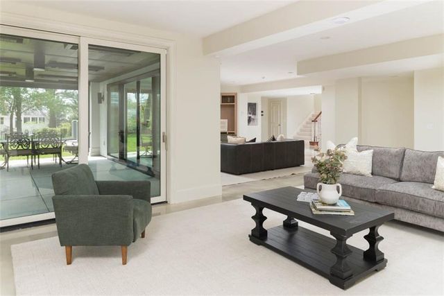 11413 Manor Road, Leawood, KS 66211